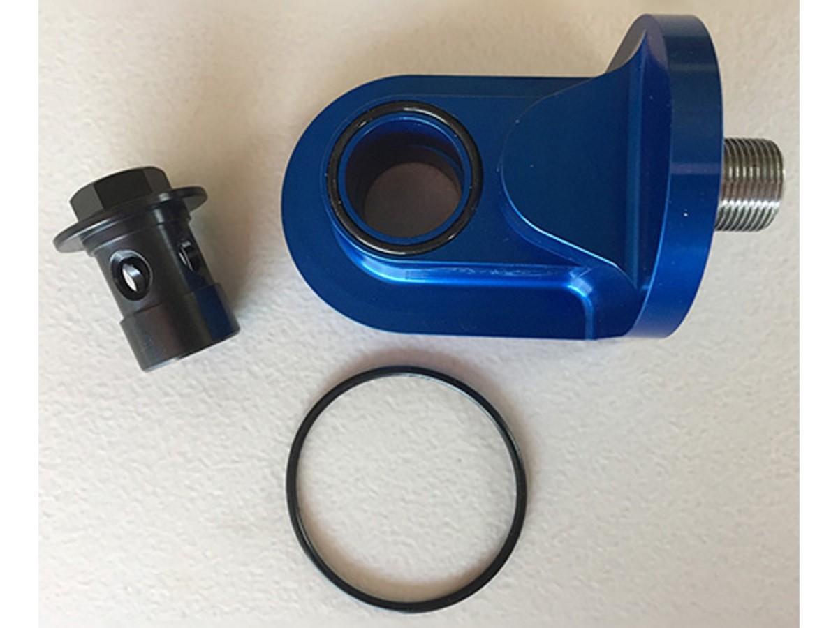 Ford Racing Universal 90 Degree Oil Filter Adapter M6880B50