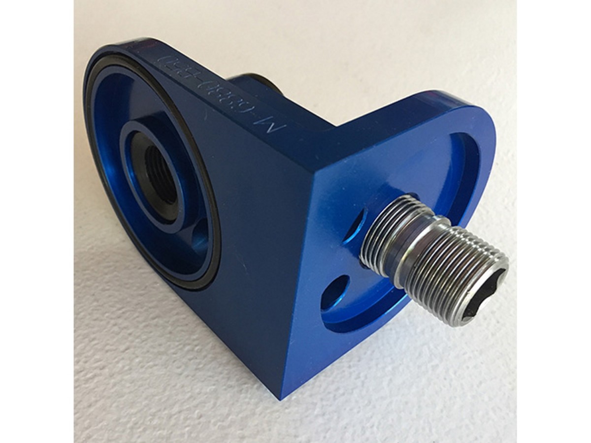 Ford Racing Universal 90 Degree Oil Filter Adapter M6880B50